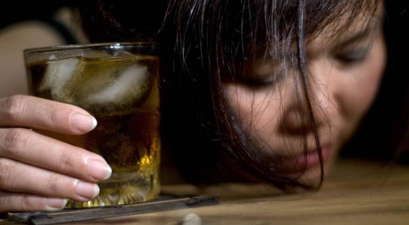4 Red Flags - Warning Signs of Alcoholism