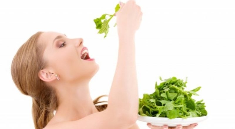 Raw Food Health: Why Spinach is a Must for Beautiful Glowing Skin?