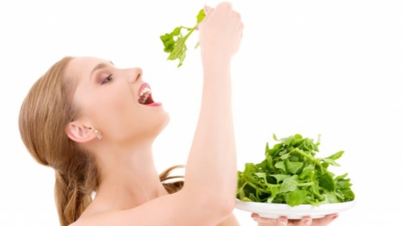 Raw Food Health: Why Spinach is a Must for Beautiful Glowing Skin?