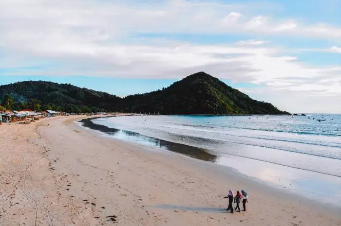 Selong Belanak Beach, a Favorite Spot with Amazing Sunset Views in Lombok